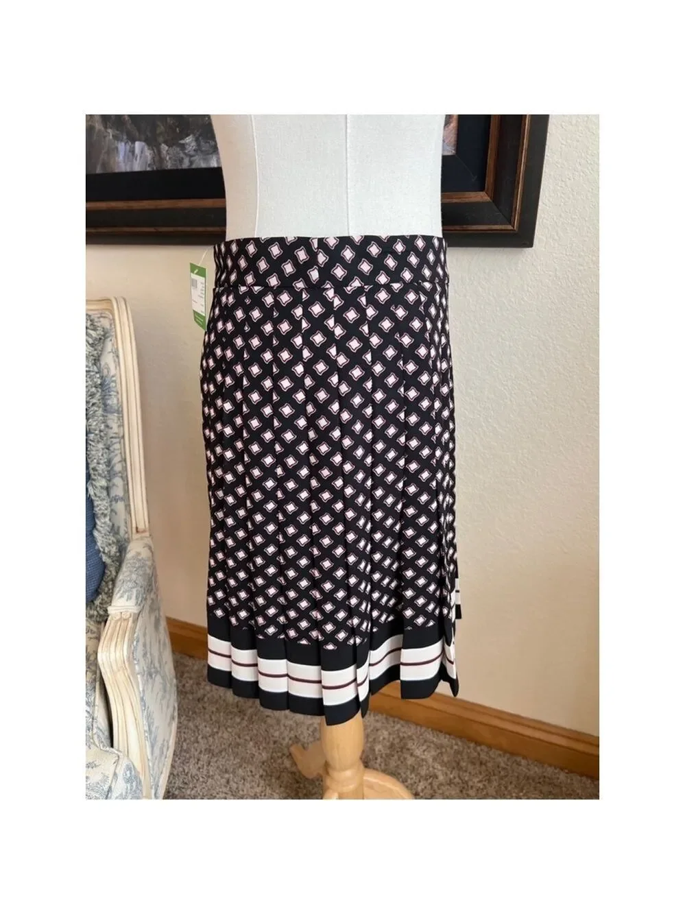 New Kate spade Women's Pleated Skirt Black Burgundy Size 6